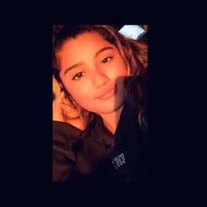 Meet your Posher, Daniela